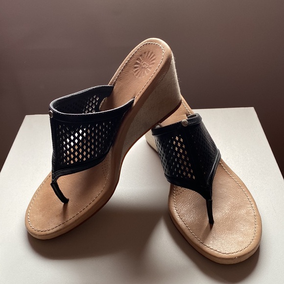 UGG Shoes - Ugg Womens US 8 Wedge Sandal